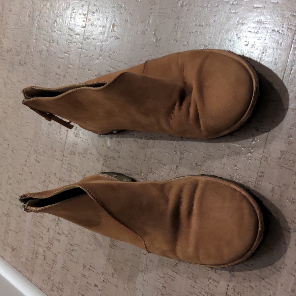 Tan leather Beek ankle boots